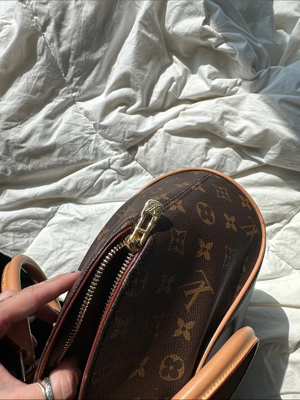 Louis buitton Ellipse PM purse (clam style)